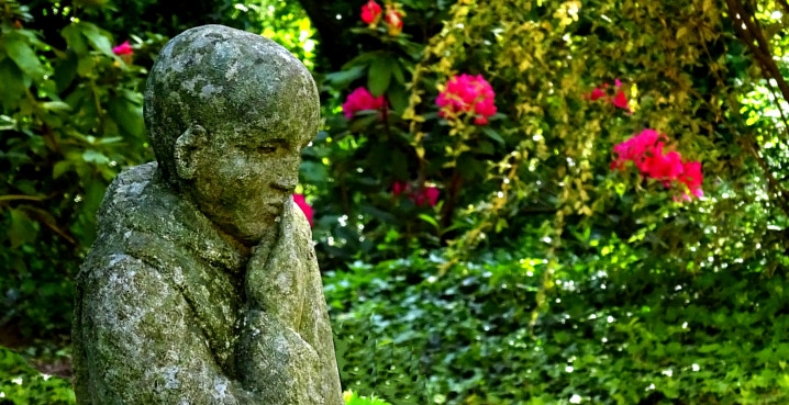 statue de moine solesmes