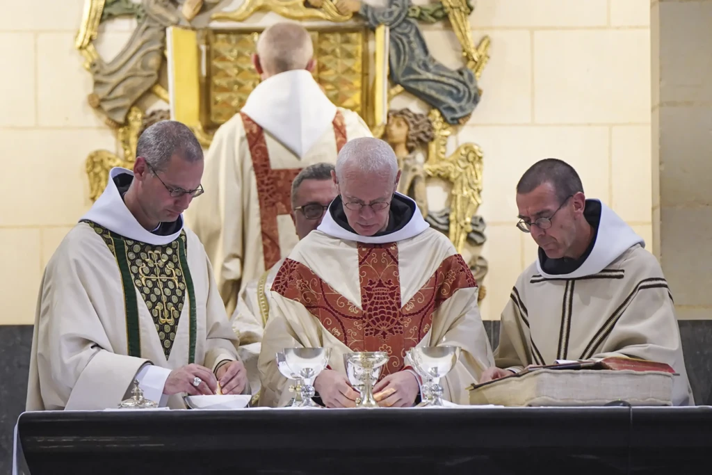 Eucharistie-Solesmes-F-Petry
