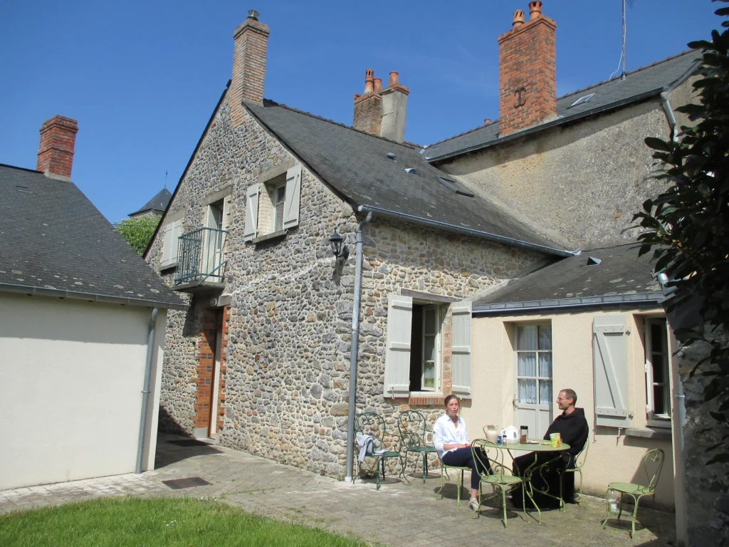 hotellerie-ext-abbaye-solesmes-jardin-ASPS
