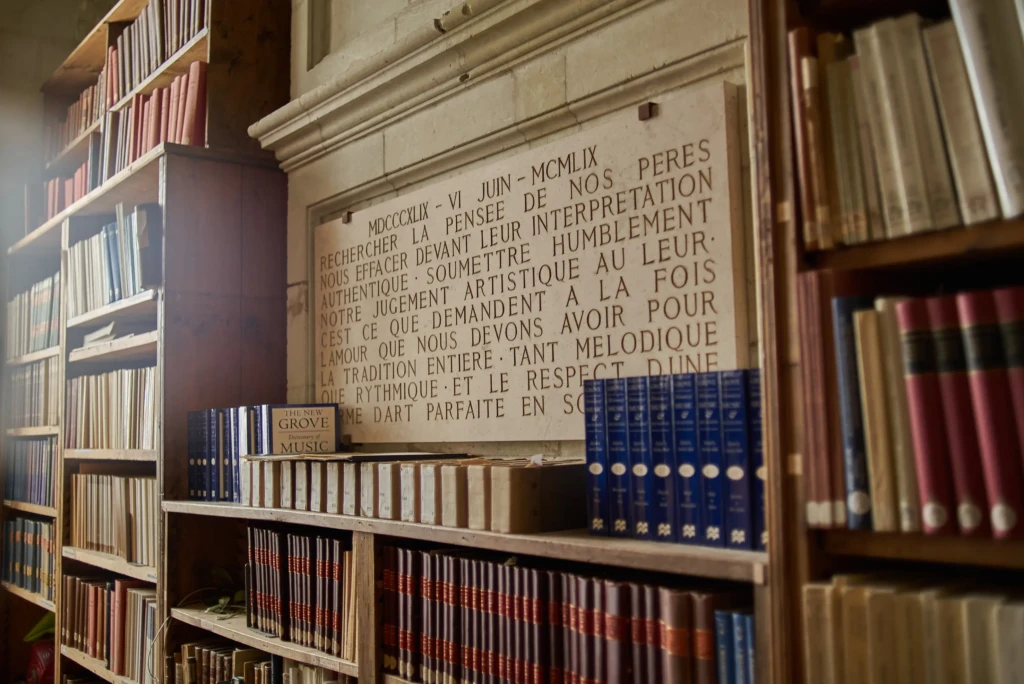 Plaque-atelier-paleographie-Solesmes-J-Baguenier