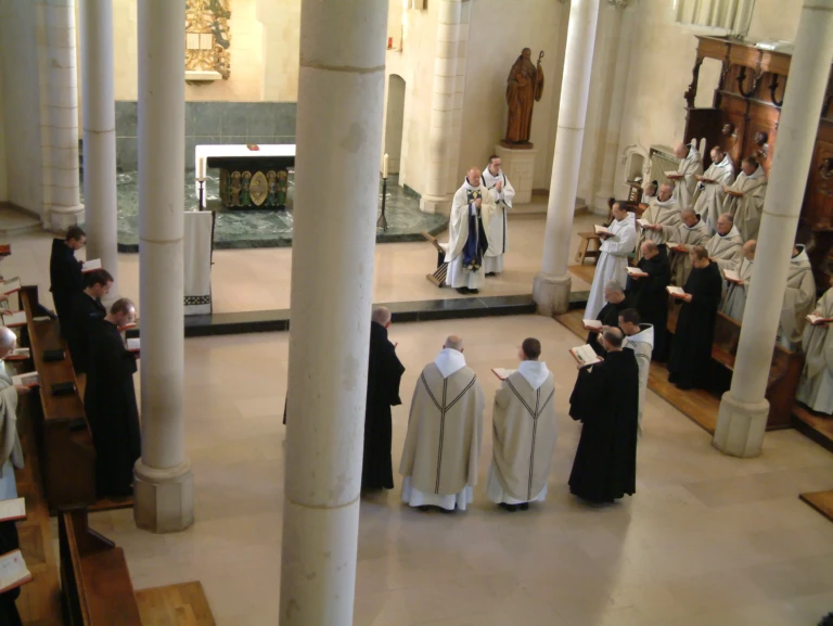 Solesmes-choeur_liturgie
